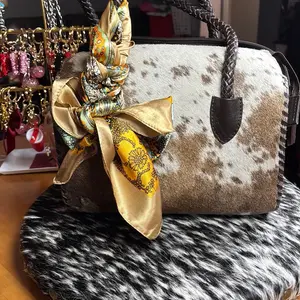 Medium soft cowhide speedy