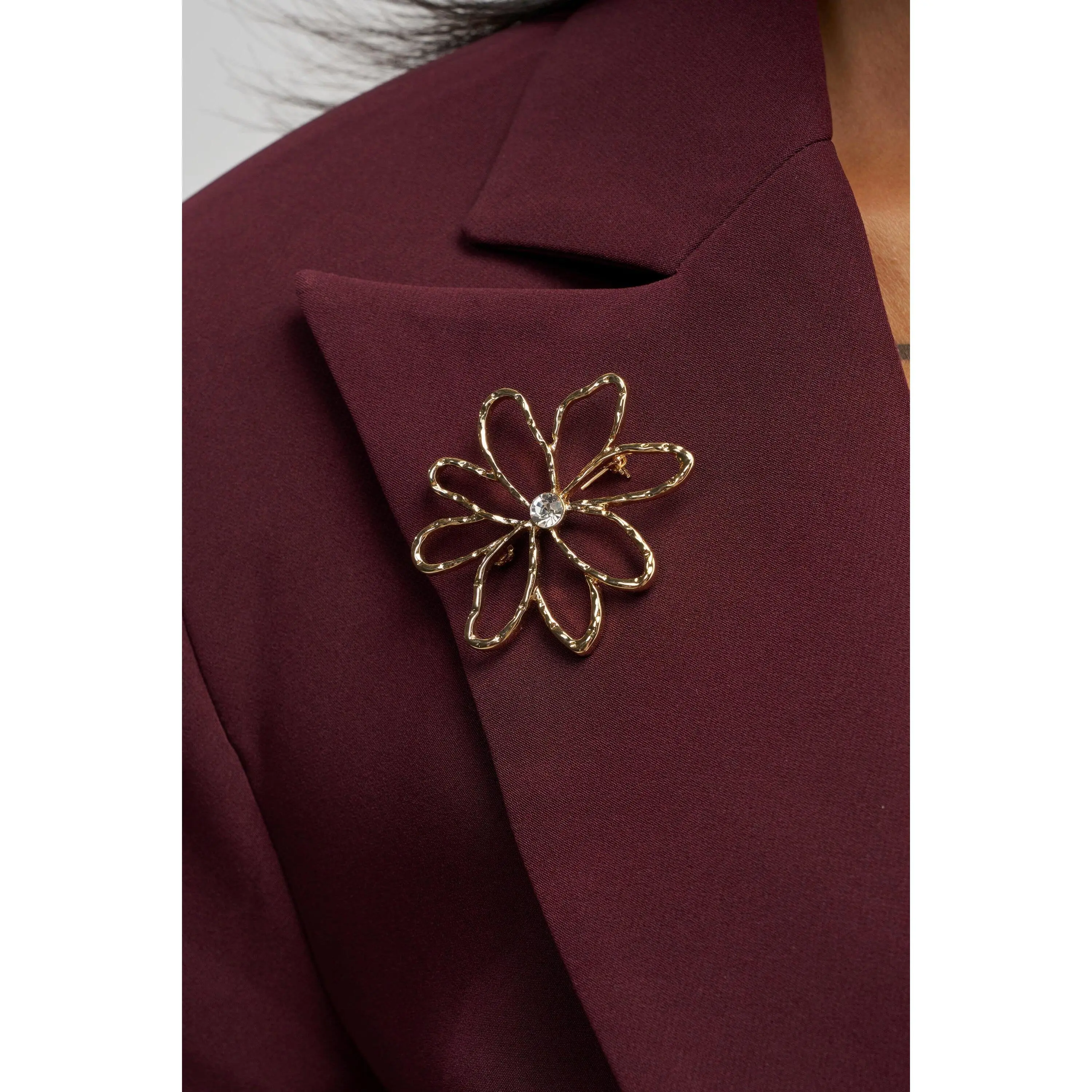 FLORAL METAL BROOCH