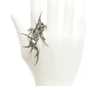 Dark Aesthetic Irregular Ring Gothic Spiked Skull Band Unique Statement Jewelry for Bold Fashionistas