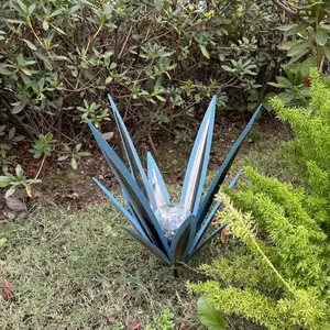 Yaoemei Metal Tequila Country Sculpture，Home Decor Rustic Metal Agave Plants for Outdoor Patio Yard，Hand Painted Metal Agave Garden Ornaments Yard Statues（12 Leaves with Light ）