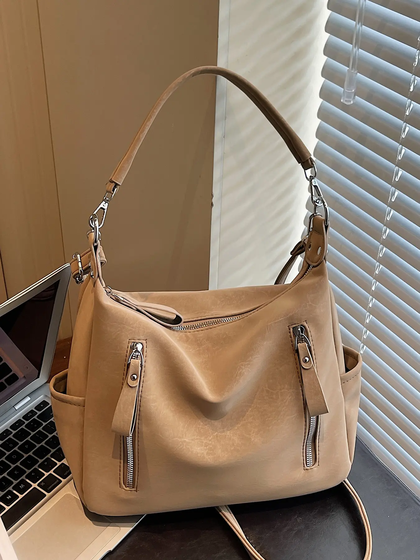 Frosted one-shoulder crossbody bag, crossbody messenger bag, retro casual crossbody tote bag, solid color design one-shoulder commuter bag, Fashion shoulder bag, suitable for commuting, shopping, commuter bag