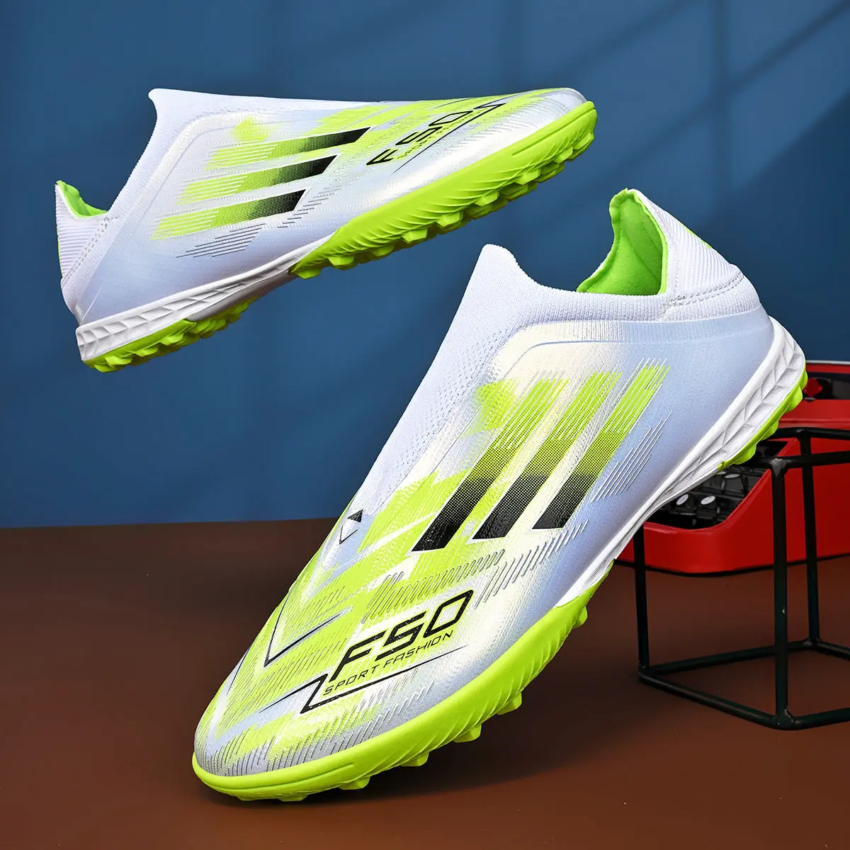 Low-cut Long-stud Outdoor Soccer Cleats