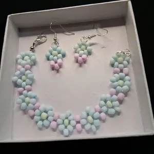 Beaded Flower Bracelet and Earrings Set - Pastel Colors, Handcrafted Beads, Perfect for Everyday Wear