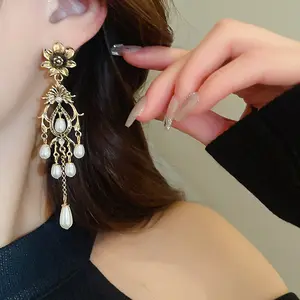 1PC silver needle flower pearl water droplet tassel earrings, retro palace style earrings, light and luxurious charm earrings, fashionable and versatile, suitable for girls to wear in daily life.