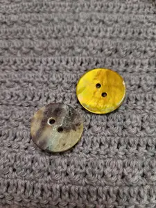 23mm yellow shell button