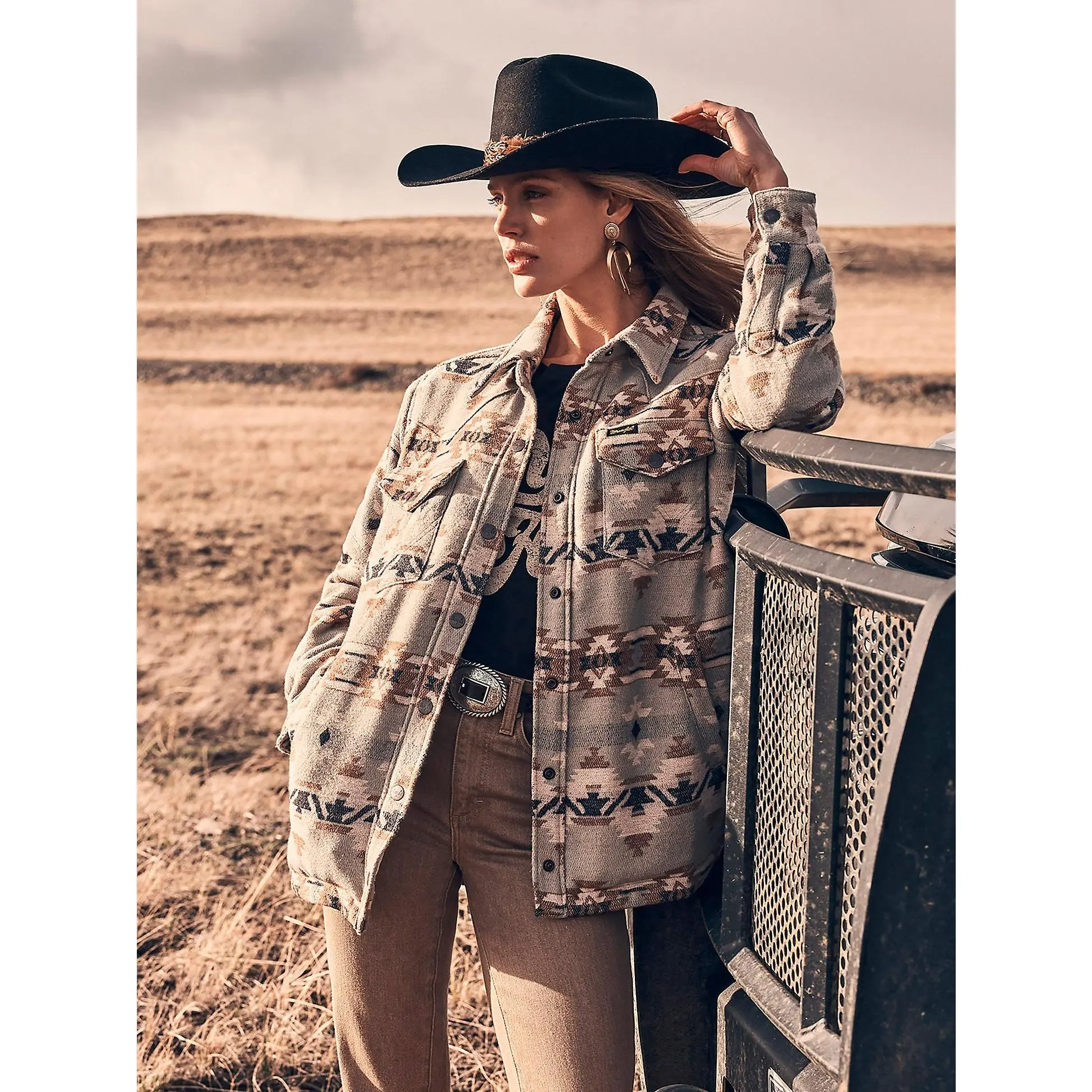 Wrangler Women's Aztec Quilted Cotton Fabric Shacket - Western Style Long Sleeve with Collared Neck and Snap-Up Closure, Tops, Longsleeves, Jackets, Western Outerwear, Casual, Xl, No