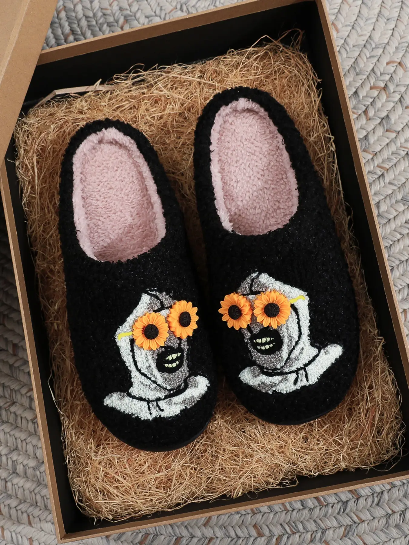 Horror Cartoon Embroidered Plush Slippers, Soft and Comfortable Home Shoes for Men and Women, Perfect for Autumn and Winter Relaxation, Ideal Hallowee