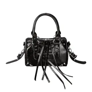 Black Splicing Rivets Inlaid Metal Tassels Zip Decoration Hand Bag Retro PU Material Loop Band Decorative Rivets Inlaid Double Handles Underarm Bag Adjustable Long Shoulder Strap Design Zip Closure Sweet Cool Style Biker Bag Y2K Punk Style Square Bag