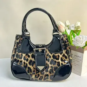 The new leopard print handbag bag large capacity tote bag is one-shoulder crossbody bag