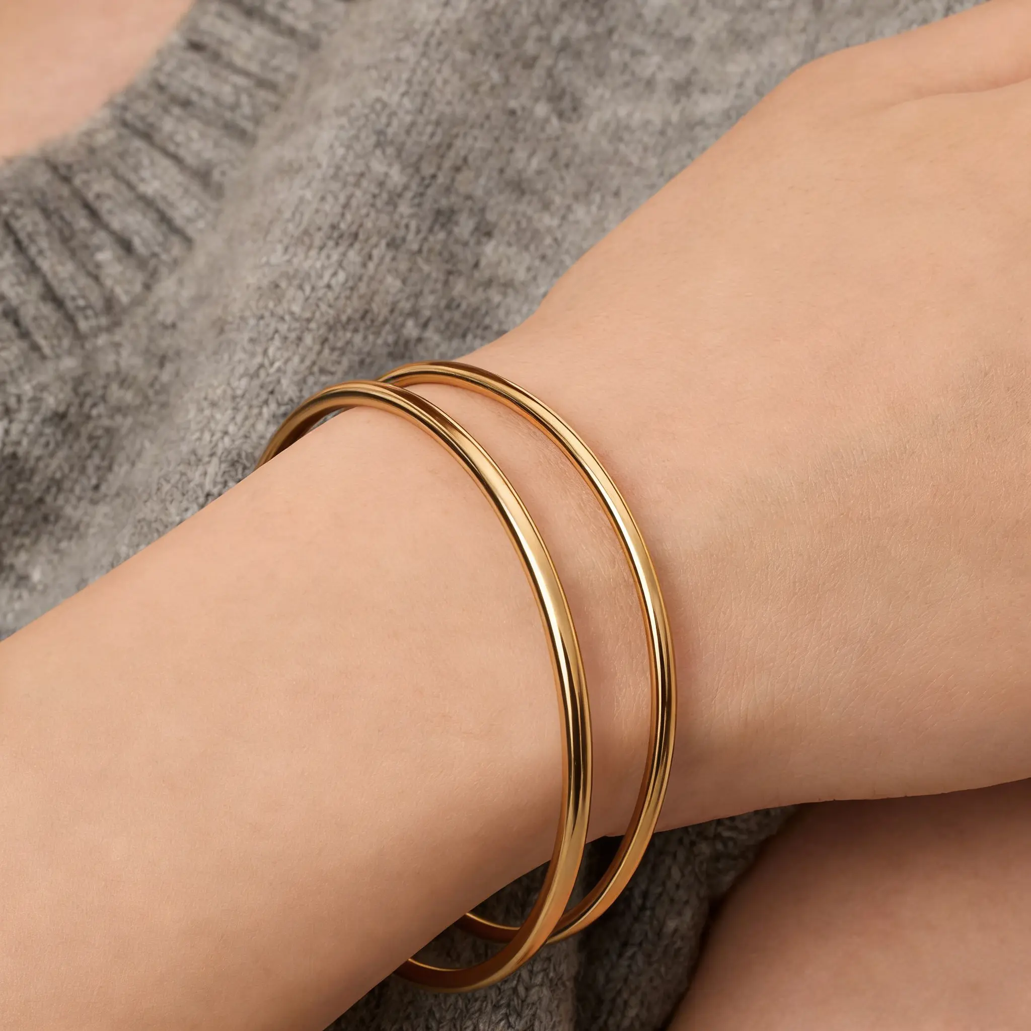 Women's 14-Carat Gold Plated Stackable Bangle Set (Pack of 2) - 60x66mm Adjustable Stainless Steel, 14-carat gold bracelets & bangles, accessories bundle, arm candy, bling aesthetic, bright statement everyday lightweight jewelry R2124