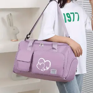 1 Piece Cute Heart Butterfly Pattern Travel Bag, Multifunctional Carryall Tote Bag, Large Capacity Duffle Bag with Separate Shoe Compartment, Perfect for Gym, Sports and Excursions, Perfect Gift, Fashionable Patterned Bag