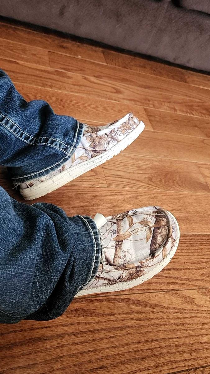 Item: RealTree White/Camo, 8