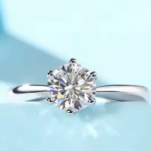 1 Carat Solitare Round VVS Moissanite Ring