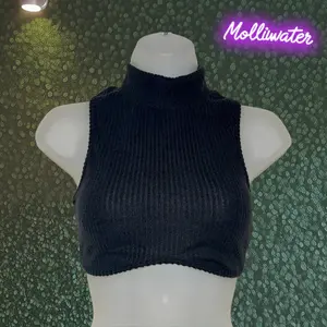Shadow Ribbed Curve Crop Top