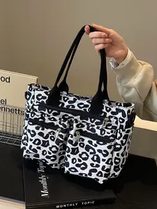 1pc Women's tote bag, lightweight shoulder bag, zipper closure, leopard print, Fashionable patterned bag, fashionable and versatile, suitable for college students, campus work, commuting, shopping, Trendy Commuting Bag, Casual Commuter Bag