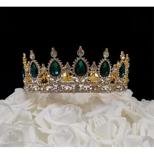 Tian Sweet  7.1 oz Emerald Queen Crown Cake Topper