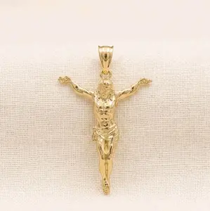 Gold Color Jesus Crucifix Pendant for Men and Women, Elegant Design, Perfect for Daily Wear and Special Occasions tiene 1" para cadena como de 4mm
