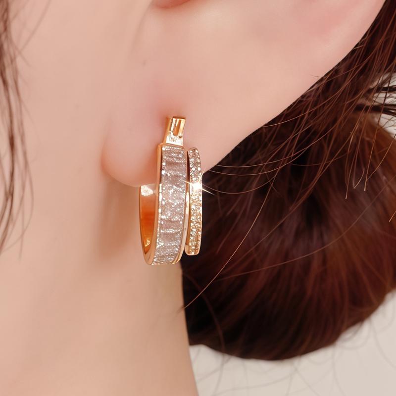 Fashionable and elegant earrings, sparkling accessories for women, earrings for women, stylish accessories, casual and fashionable jewelry, Mother's Day and Valentine's Day gifts, jewelry gifts for her