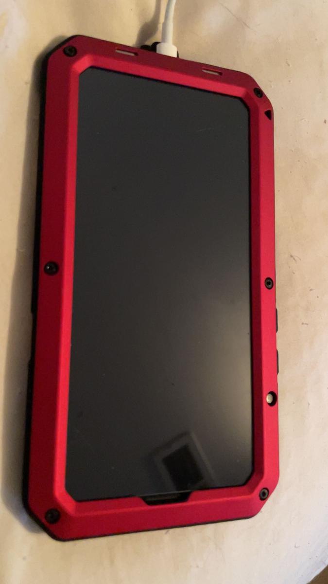 Item: red, iPhone 13