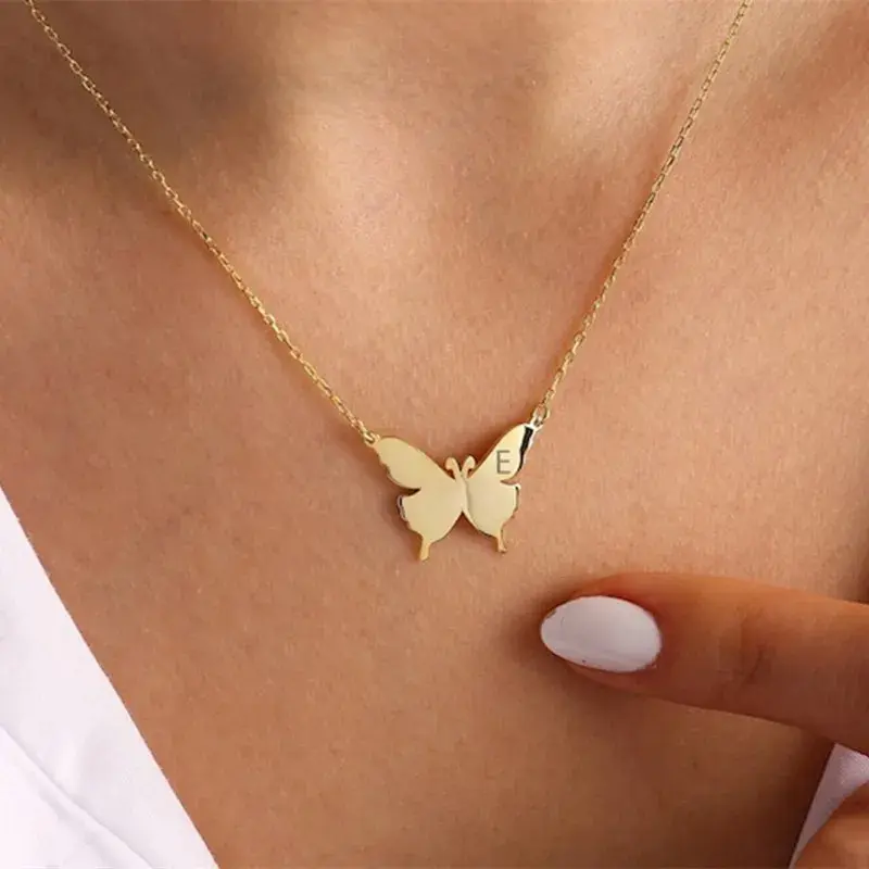 Stainless Steel Butterfly 26 Initials Necklace Ladies Minimalist goldenen Butterfly Name Necklace