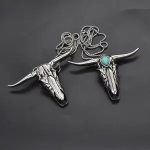 Belt display supplies with unique skull horn design and turquoise embellished belt buckle, silver necklace chain, Suitable for daily wear and fashion decoration.