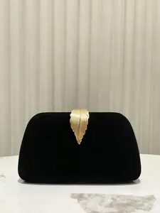 Elegant Velvet Clutch Purse, Vintage Style, Ideal for Parties & Events, Sophisticated Design, Versatile Accessory for Women, Trendy Minimalist Purse