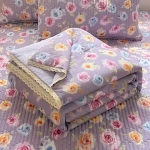 Lace-trimmed watercolor large floral summer quilt, ultra-soft skin-friendly air conditioning quilt and summer cooling blanket, suitable for summer bedrooms, offices, beds, lg rooms, and home leisure use, Soft Lightweight Quilts