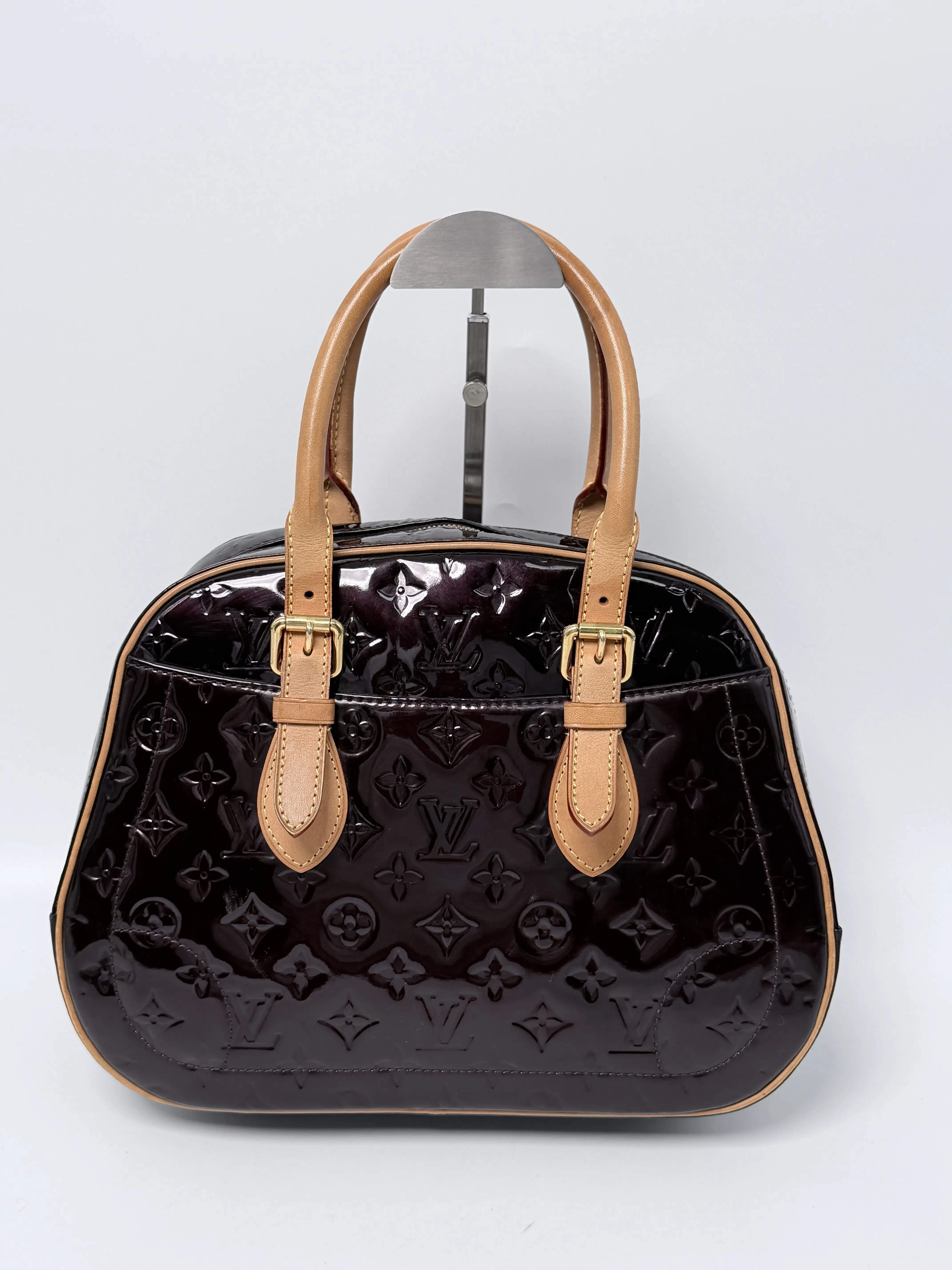 Pre-owned Louis Vuitton Leather Shoulder Bags Summit Drive Monogram Vernis Shoulder Handbag Bowling Bag Amarante JA740LV