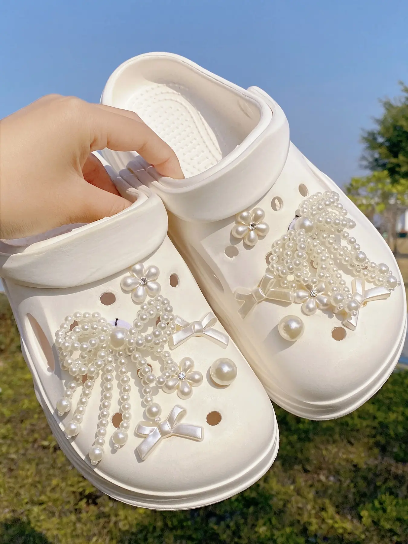 12 Piece DIY Detachable Garden Shoe Accessories, Bling Shoe Charms, Pearl Bow, Rhinestone Flowers, Beaded Shoe Clips, Rhinestone Shoe Decoration, Shoe Embellishment Set, Decorative Shoe Accessories, Women's Sandals Slippers Beach Bags