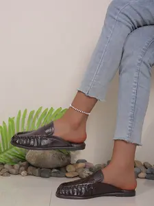 2026 New Women's Dark Pleated Mule Sandals, Flat Sole, Slip-On, Glossy Leather, Vintage Style, Casual Daily Wear, Slip On Mules