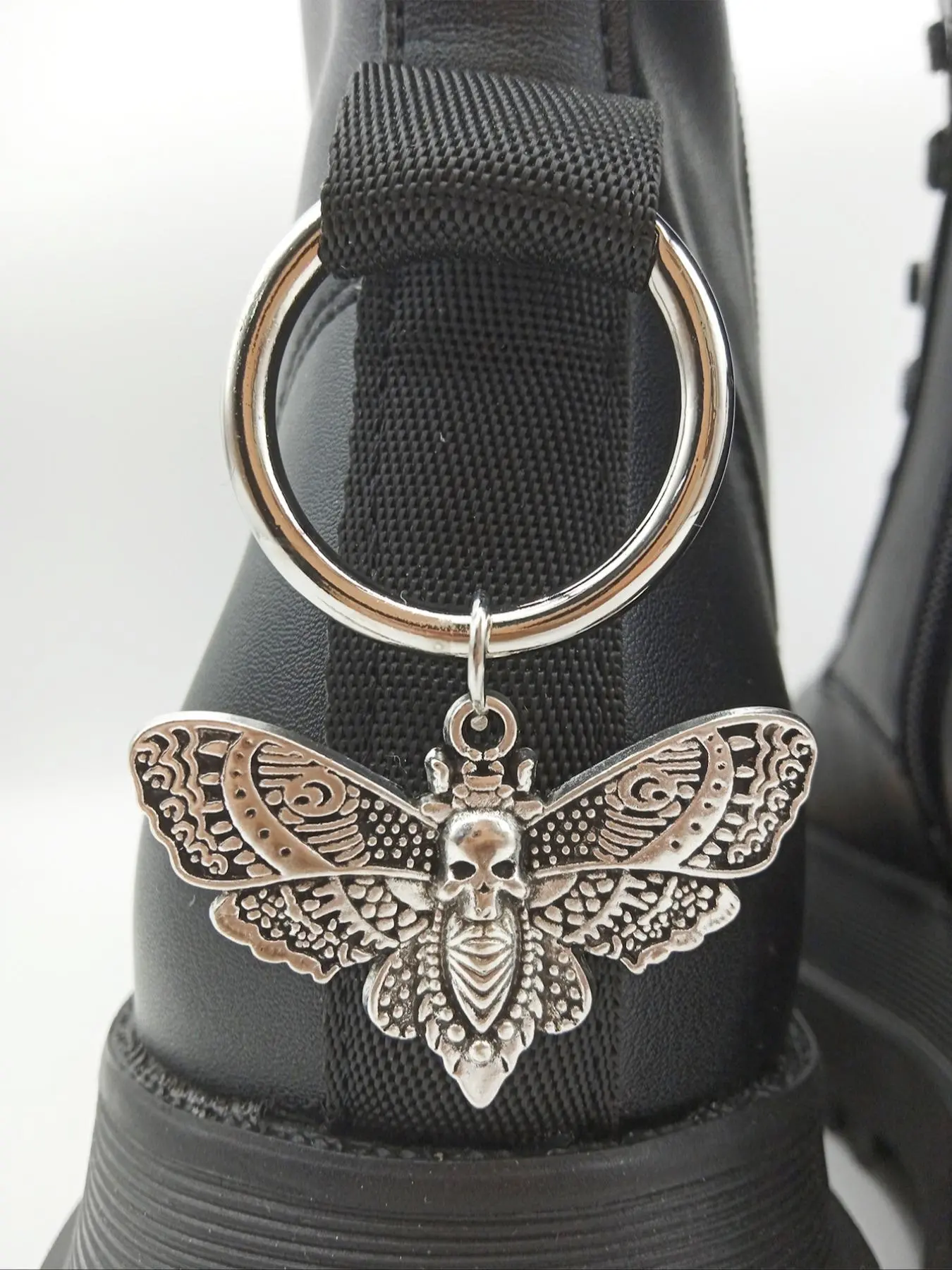 Punk Style Halloween Themed Skull, Bat & Moth Design Iron Shoe Charms, Fashionable Novelty Shoes Decorations for Boots, Stylish Y2k Shoes Accessories for Women & Men, Easy To Attach Footwear, Shoe Charms for Sneakers, Decorative Charm