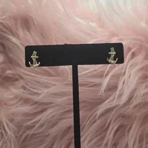 Aretes de ancla oro 10k