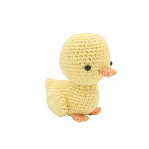 Hardicraft USA Kiki Duck DIY Crochet Kit - 100% Cotton Yarn - 10 cm Tall - Beginner-Friendly - Multilingual Patterns - Made in Netherlands