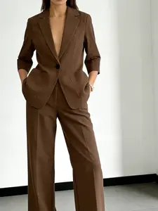 Two-piece women's brown lapel single-breasted round arc pocket half-sleeve suit jacket with high-waisted wide-leg pants suitable for spring and summer, suitable for business occasions and daily outings.