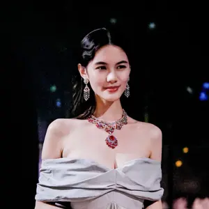 TIFFSWALO S925 Sterling Silver 18K Gold-Plated Necklace with High Carbon Diamond & Cultivated Ruby Pendant, Jewelry for Banquet, Wedding, Party, Date and Birthday, Luxury Necklace