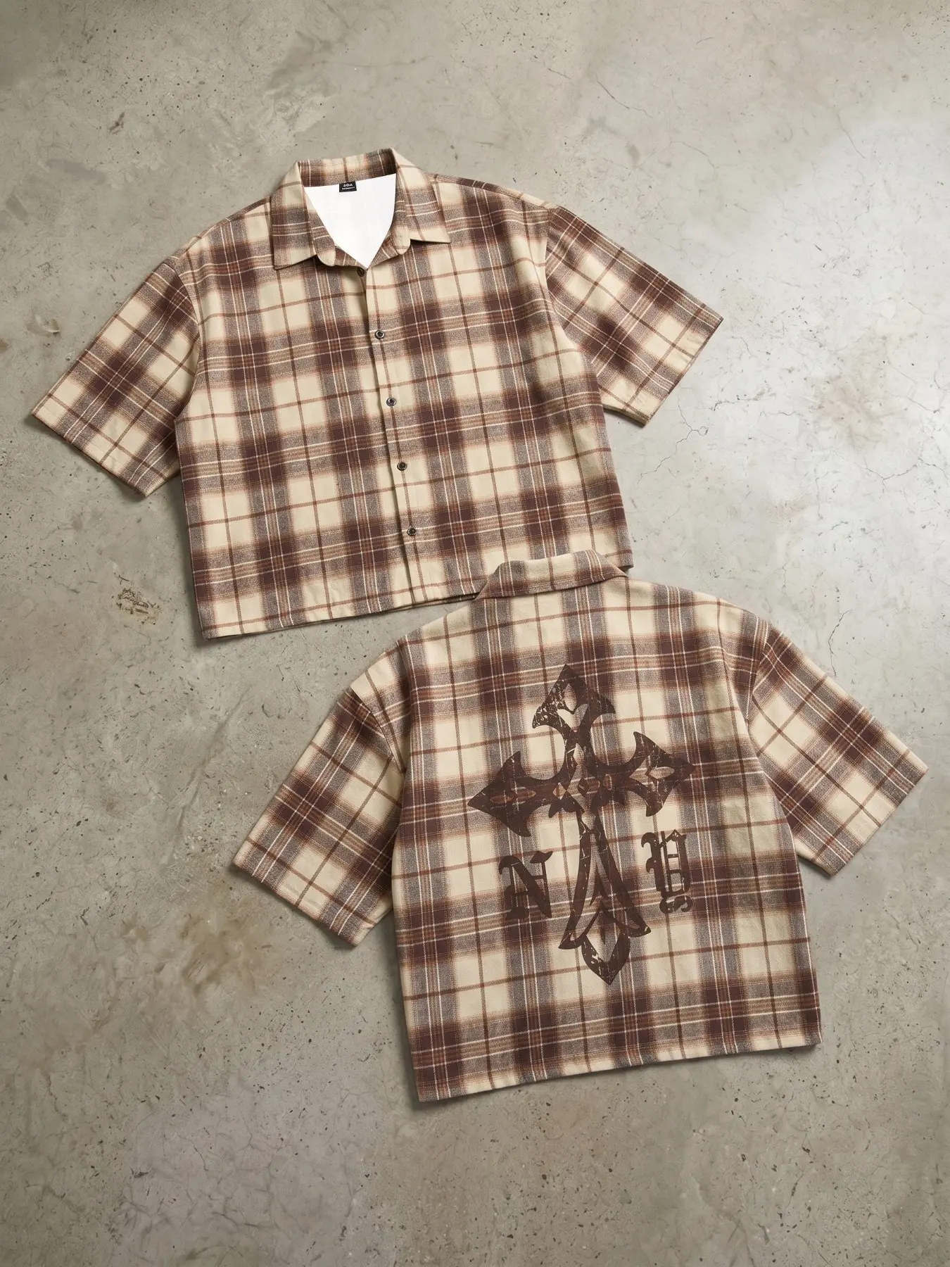 Men's Cross Print Brown Checkered Plaid Short Sleeve Shirt, 100% Polyester, Wrinkle-Resistant & Breathable, Oversized Streetwear Button-Up, Casual Button Shirts, Casual Loose Top, Ideal for Casual Wear & Y2K Grunge Style Checked Top