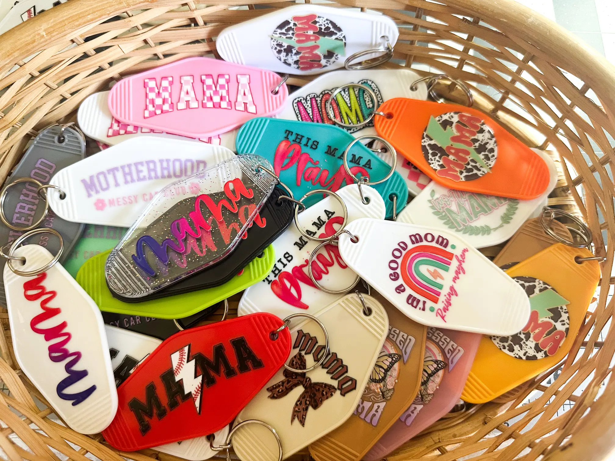 Retro/Vintage Motel Keychain - Mama Designs