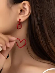 1 Pair Fashion Hollow out Heart Design Hoop Earrings, Elegant Women's Earrings for Party, Minimalist Fashion Accessories for Daily Wear, Heart Shaped Earrings, Fashionable Hoop Earrings, Fashionable Jewelry Accessories, Trendy Jewelry