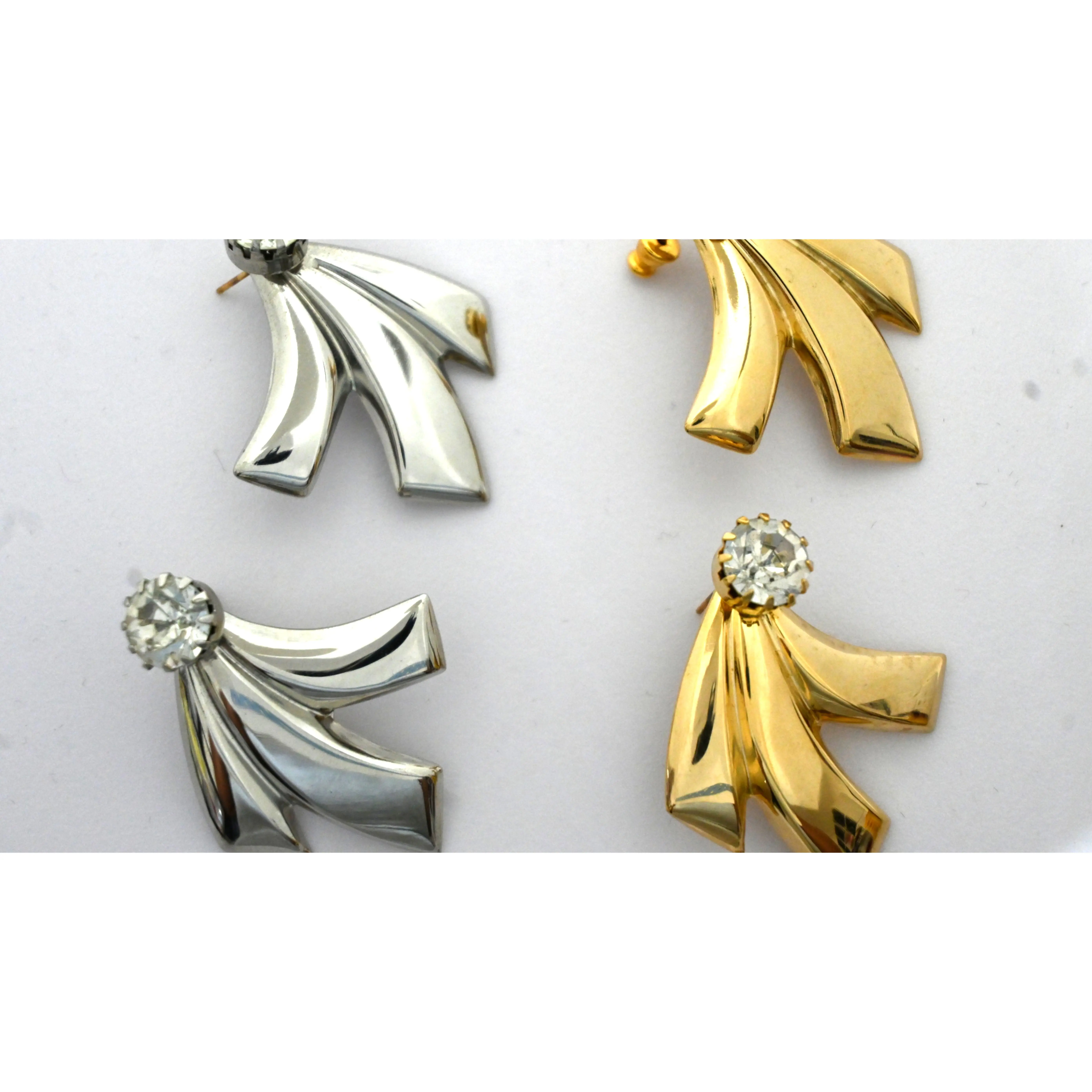 TWWJ117 Golden Fan-Style Costume Earrings, Dazzling Center Stone, Elegant Curved Design, Modern Lightweight Build for Luxe Look, Ideal for Formal & Casual Occasions