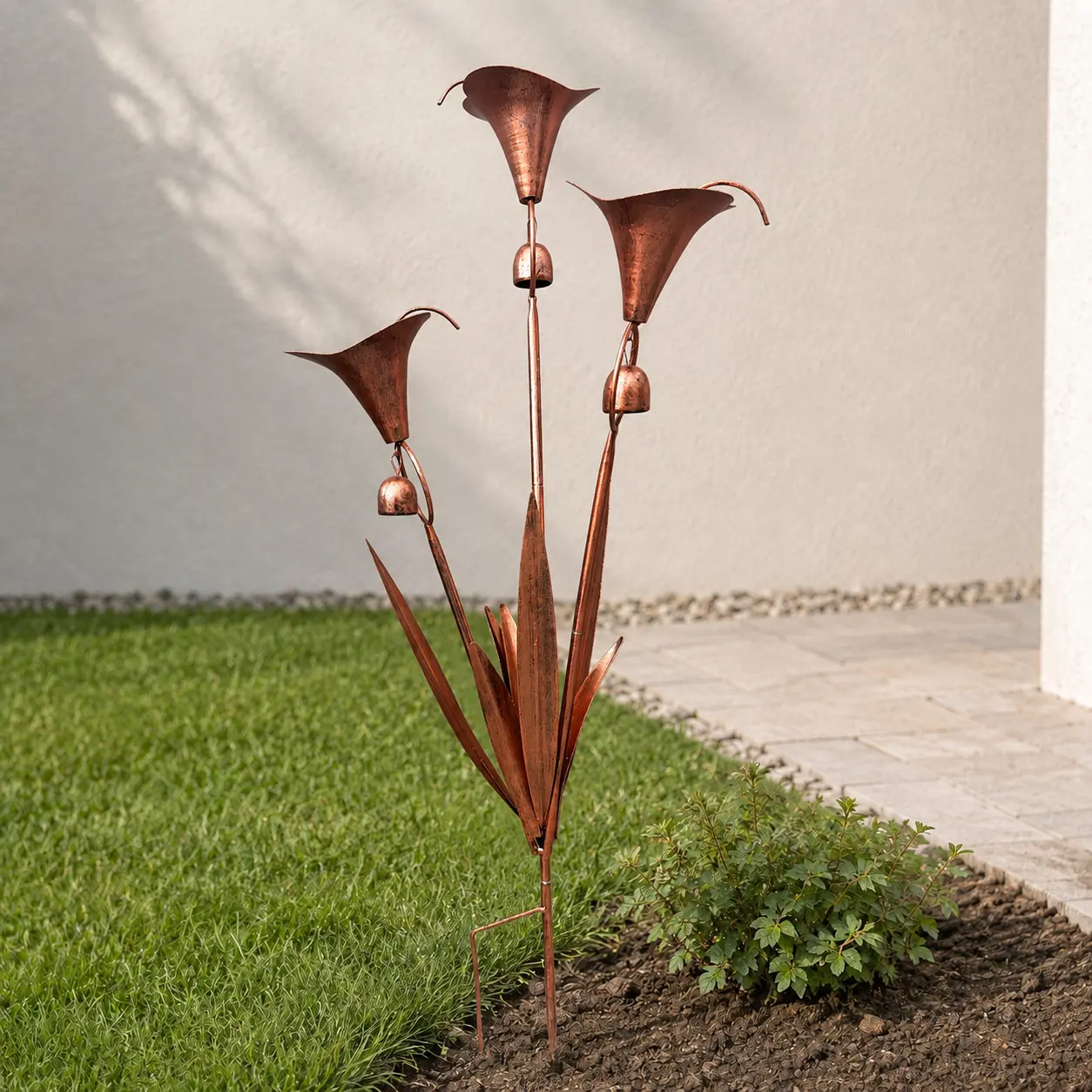 Copper Tone 3-Flower Decorative Garden Stake, Outdoor Home Improvement Garden Decor for Lawn, Flower Bed, Soil