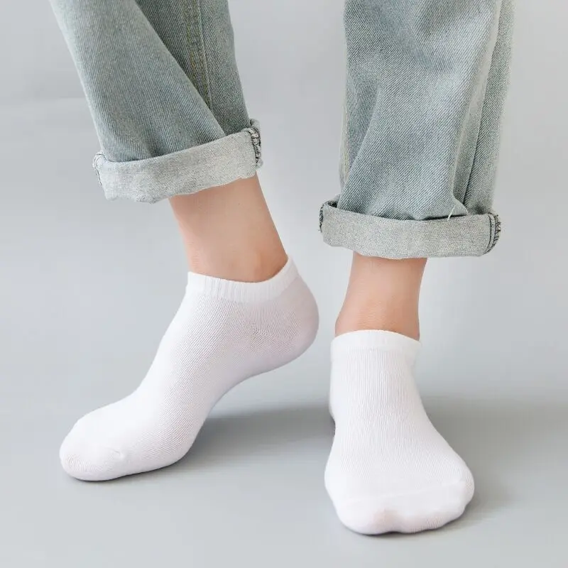 Solid color [white] socks