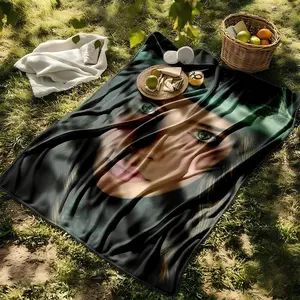 1 piece Close-up portrait of a girl with green eyes. themed flannel blanket - Super soft fluffy flannel blanket, suitable for sofas and beds, all-season use, modern design, digitally printed pattern, 100% polyester material, machine washable