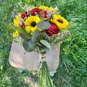 Wood Roses, Sunflowers with Dried Babies Breath. Choose your color. Centerpiece for your home. Will last forever!
