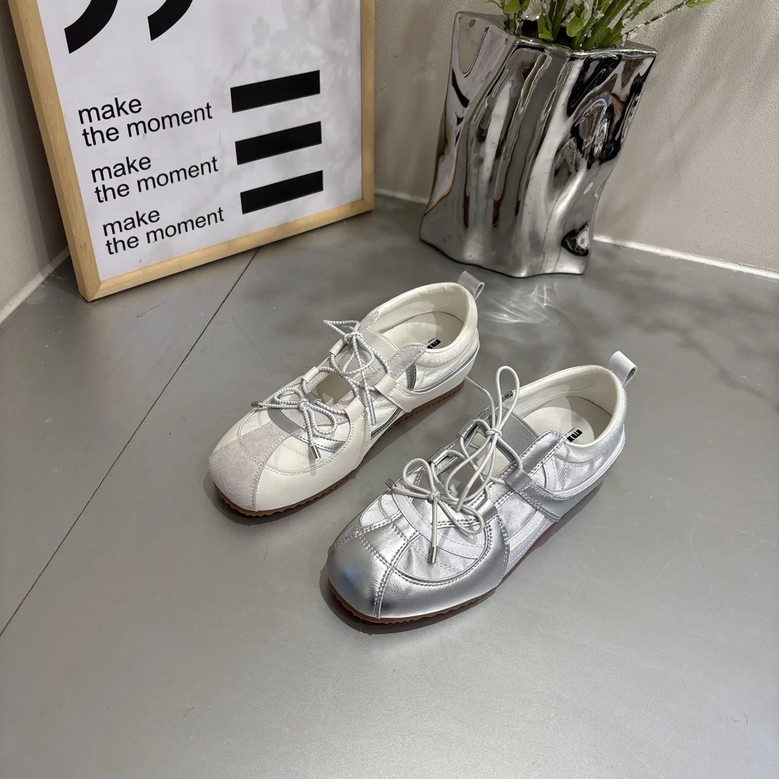 Women’s silver two-tone retro flat ballet-style casual shoes, TikTok influencer aesthetic footwear, Y2K “dollcore” style, thick cushioned insoles, supple soft upper, ergonomic fit, wear-resistant flexible rubber outsole, lightweight and breathable street