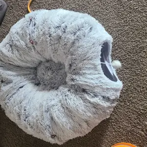 Product Review of Winter Warm Pet Bed, 2 in 1 Foldable Cat Tunnel Cat Bed, Warm Plush Cat Bed with Hanging Ball & Tunnel Buckle, Pet Supplies for Indoor Outdoor Use from L**a ☕**💙