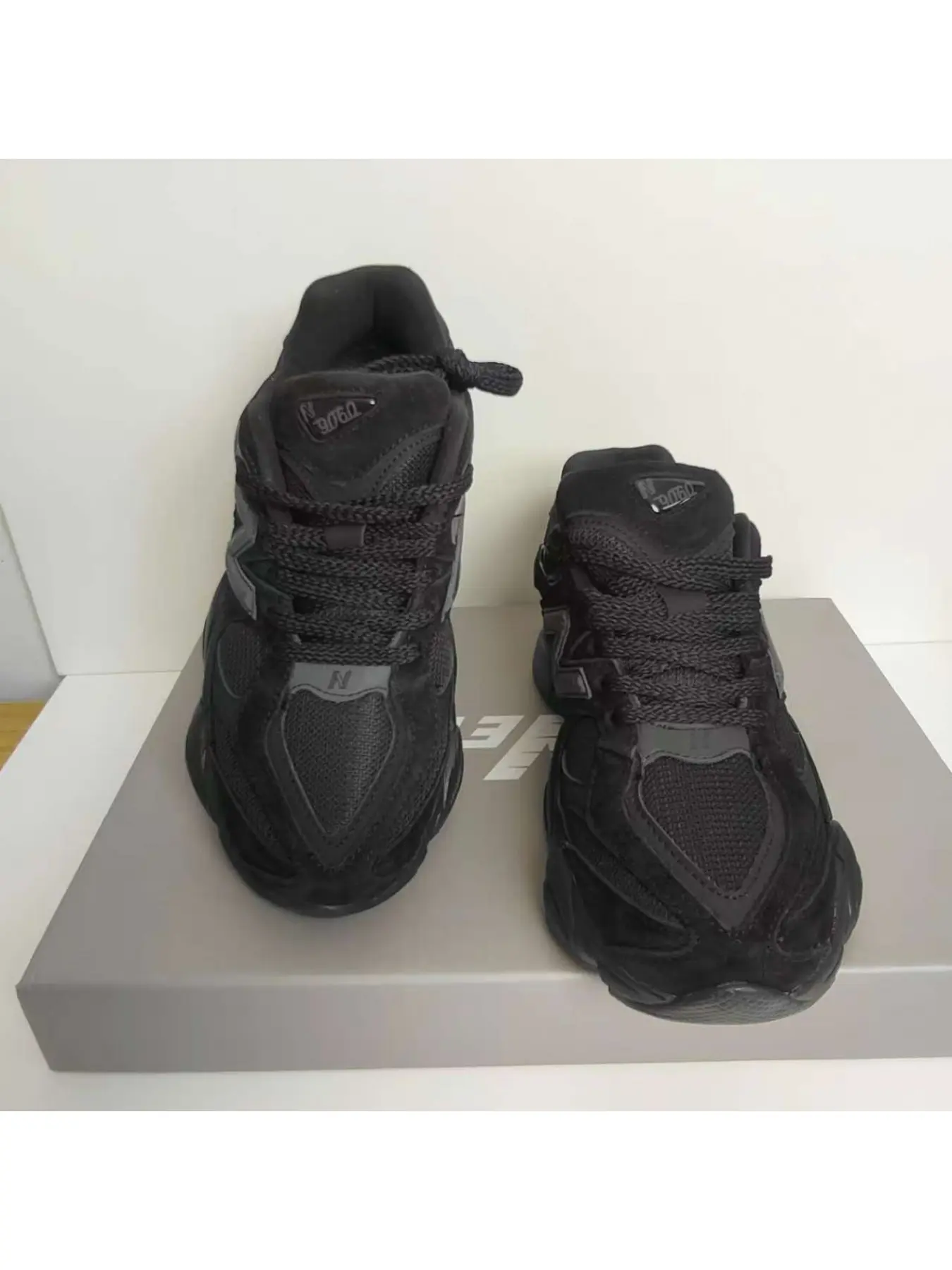 woke black fashion men's trendy running shoes, with a unique design that combines cool trendy elements with a stylish and durable structure, comfortable, Fashionable Running Shoes