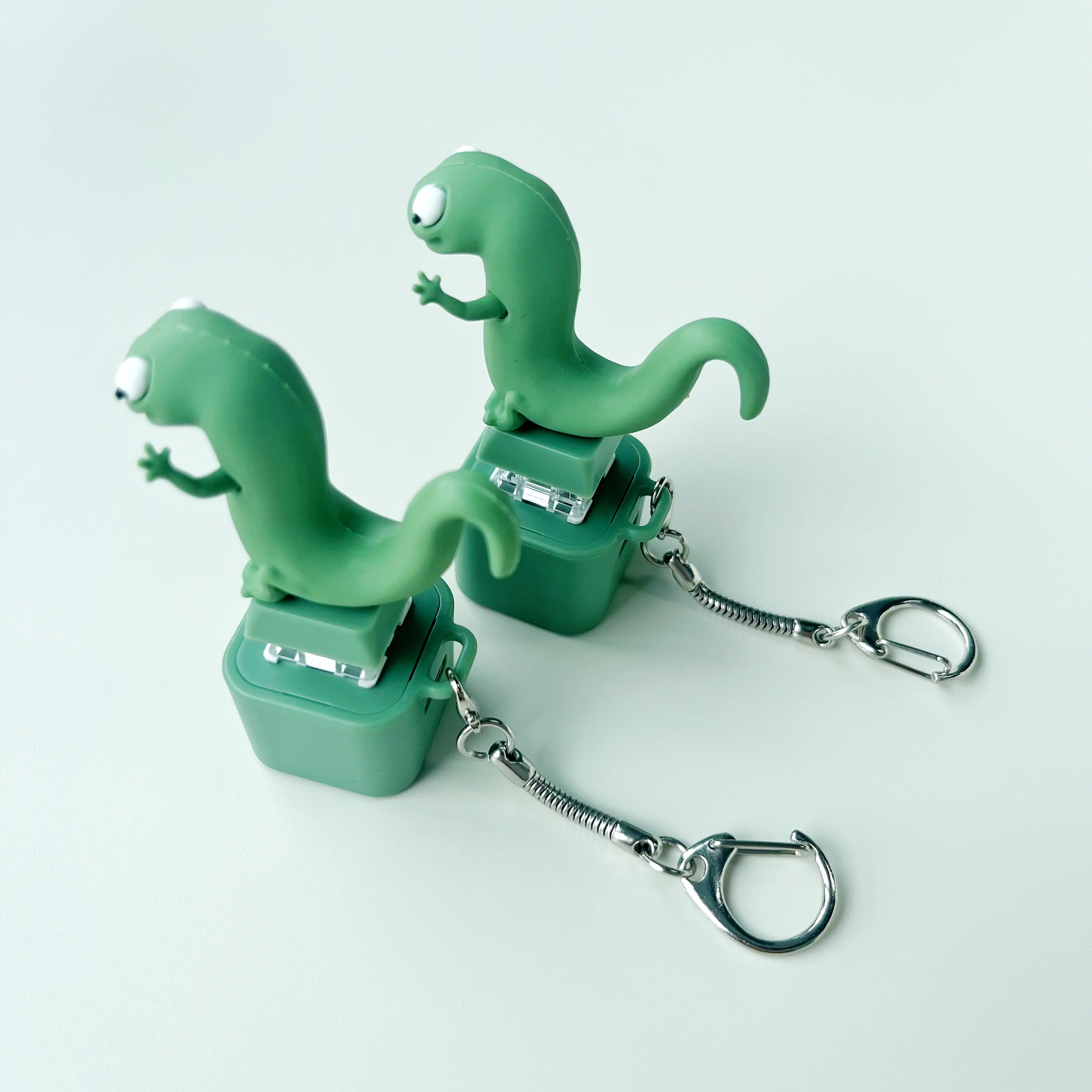 2-pcs Lizard model button