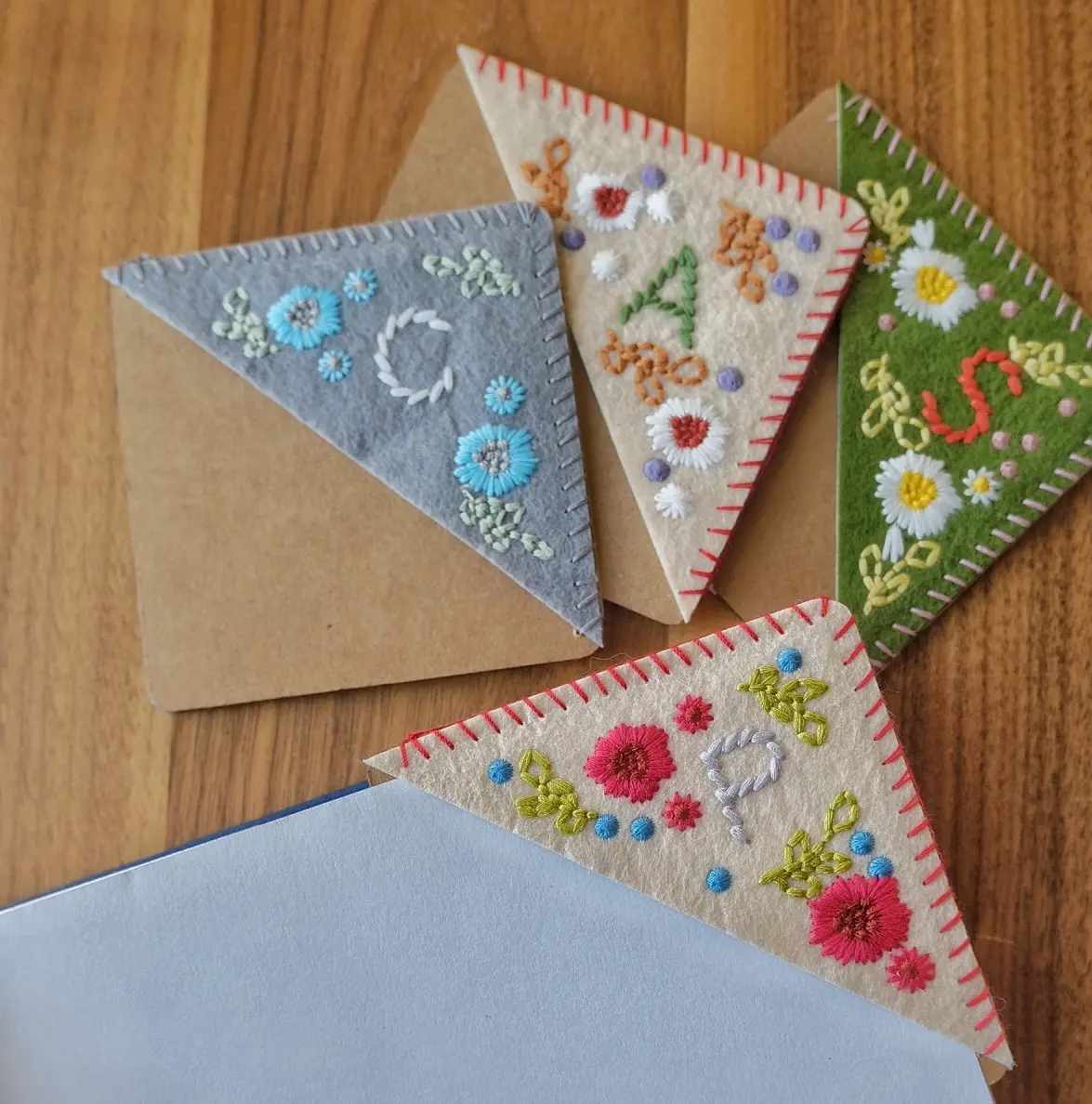 Personalized Hand Embroidered Corner Bookmark 26 Letters & 4 Seasons Felt Triangle Page Stitched Bookmark Stocking Stuffers Alphabet Stickers Art Stickers Birthday Gift Book Lover Gift Gift for Her