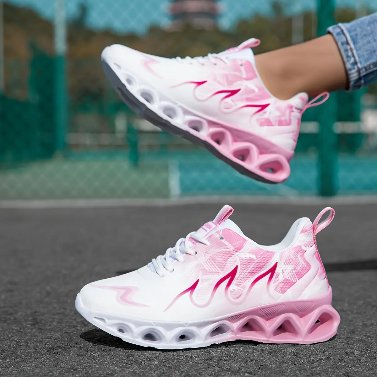Gradual change fly-woven sports shoes men's breathable mesh blade men's shoes trend versatile men's casual fitness running shoes soft sole comfortable and light travel walking shoes