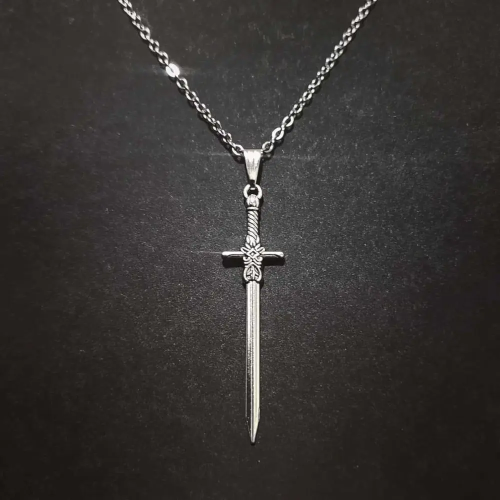 Personality Exquisite Sliver Color Knife Sword Pendant Stainless Steel Necklace for Women Men Gothic Punk Jewelry Accessory Gift